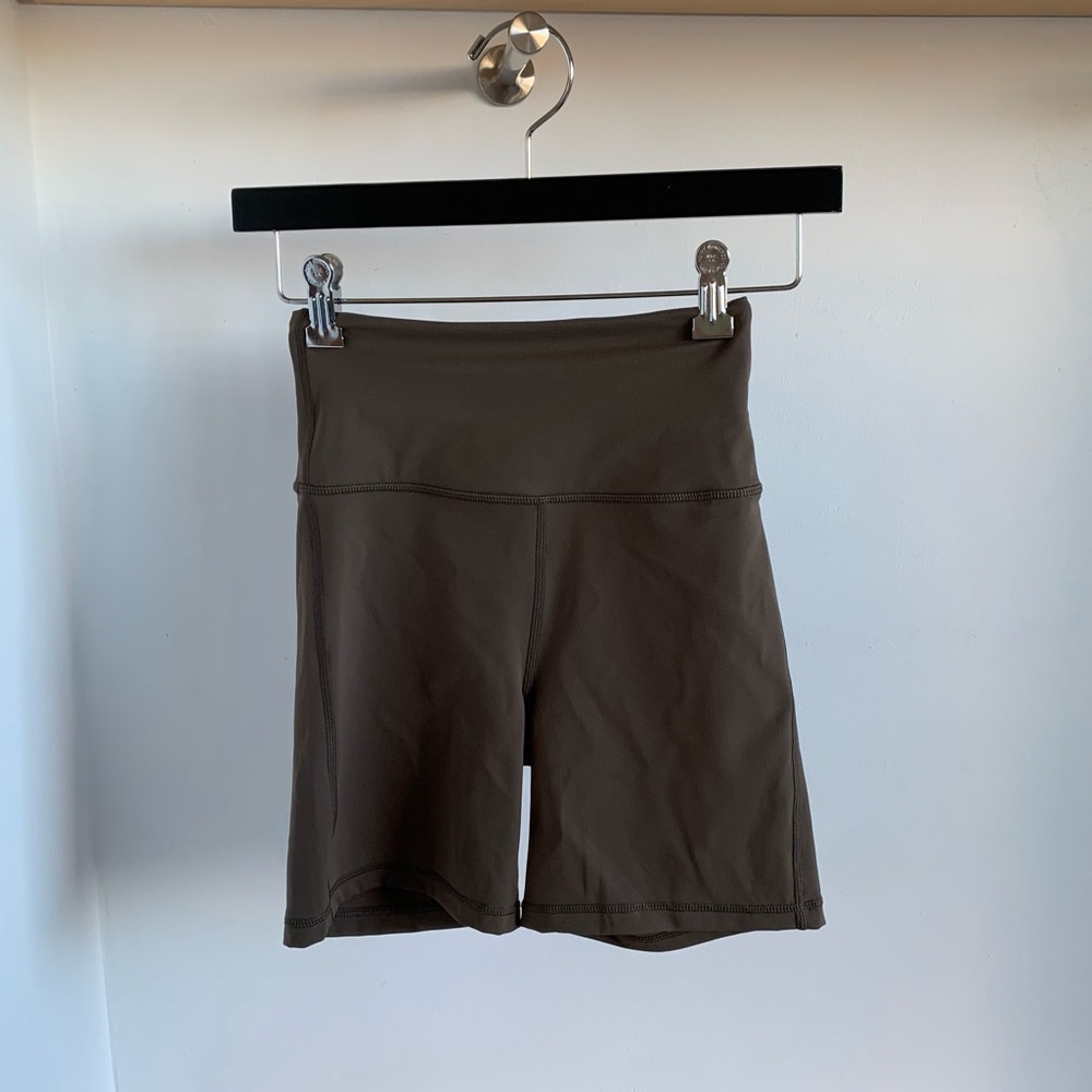 unlabeled earl grey workout shorts xs